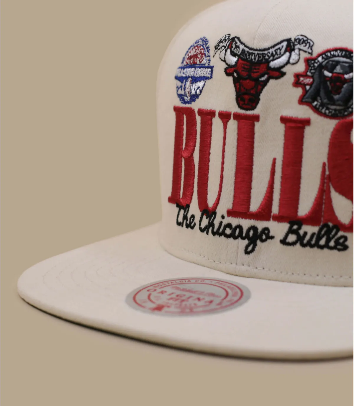 Cappellino snapback Chicago Bulls beige  Cappellino Reframe Retro Snapback HWC Bulls off white     
